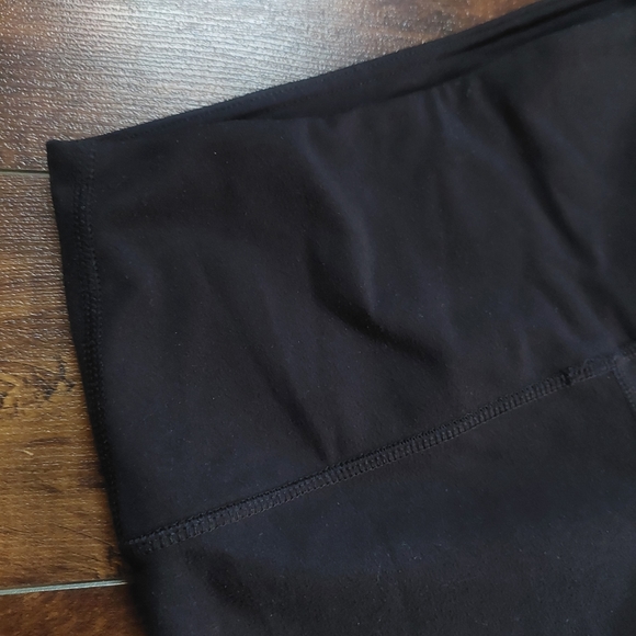 Yogalicious Lux Squat Proof Yoga Shorts Size Small - Picture 3 of 8